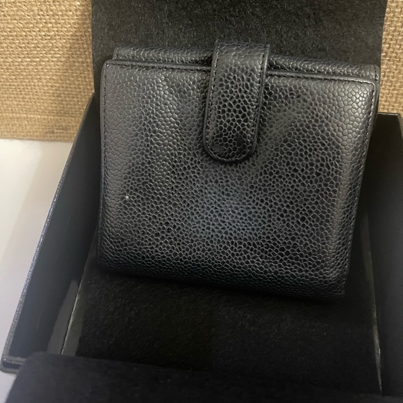 CHANEL Tri-fold wallet caviar leather - Picture 11 of 16